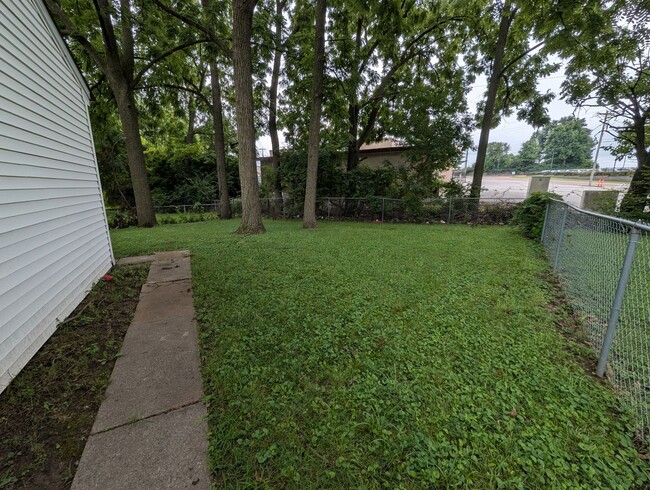 Building Photo - Casa Capri – Florissant Favorite