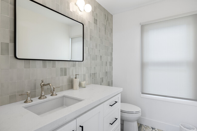 Building Photo - 1126 E Balboa Blvd