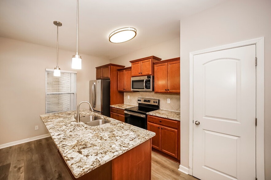 Building Photo - 257 Ranlo Ave