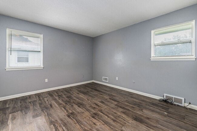 Building Photo - Spacious Belton Duplex with Full Basement—Great Location!