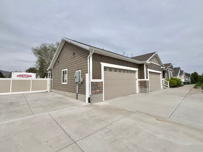 Building Photo - 3448 Wally Wy