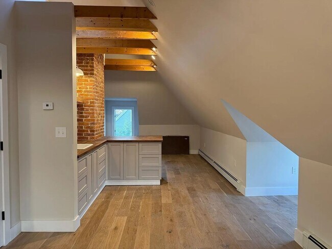 Building Photo - 41 Fernwood Ave