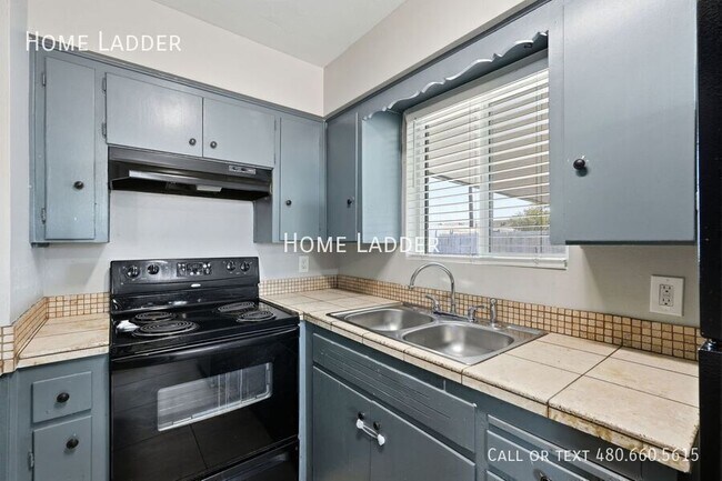 Building Photo - 6747 N 26th Ave