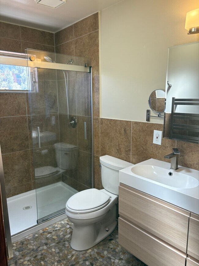 Building Photo - Unfurnished, 1-year long-term rental, Procure Only