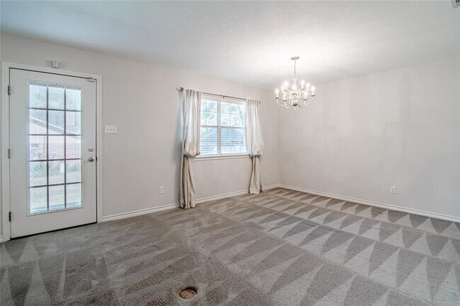 Building Photo - 203 Pine Valley