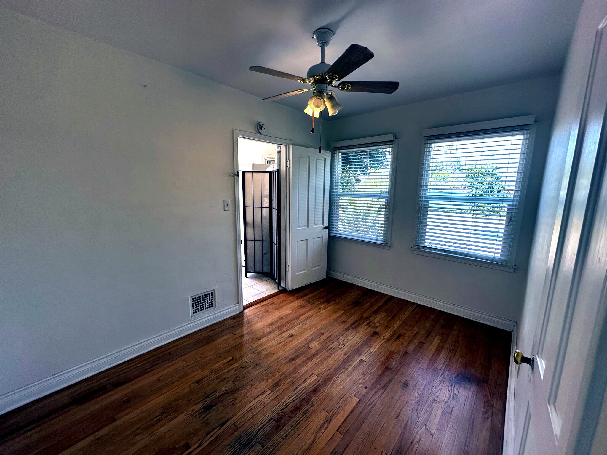 Building Photo - 10847 Balboa Blvd