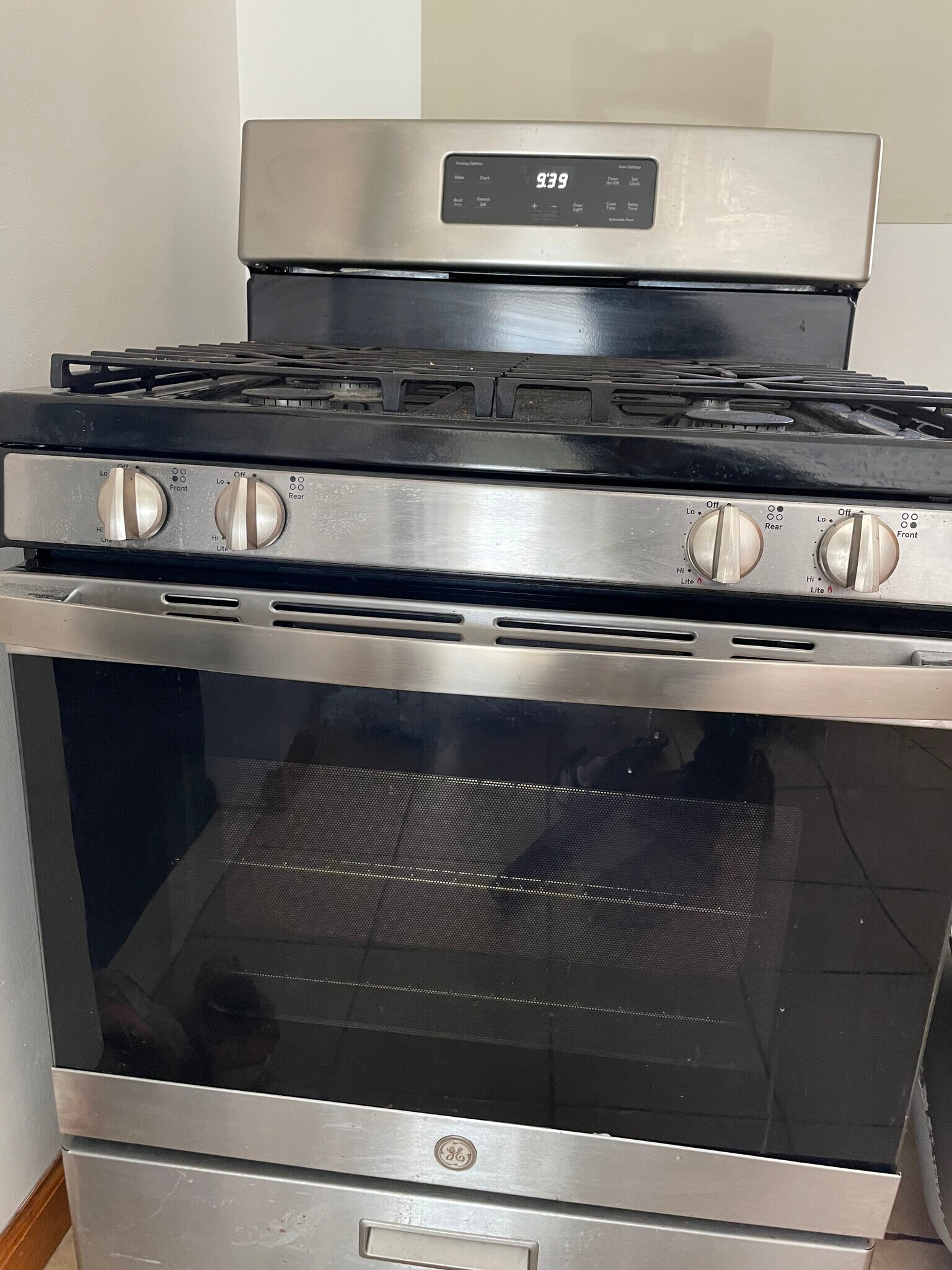 New stove - 147 Daniel Low Ter