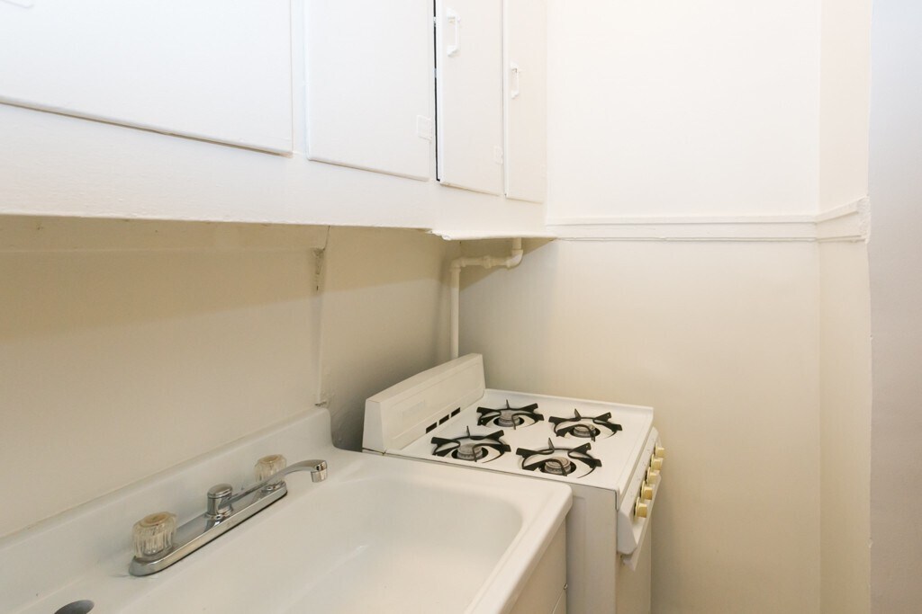 Building Photo - 4741 N Paulina St