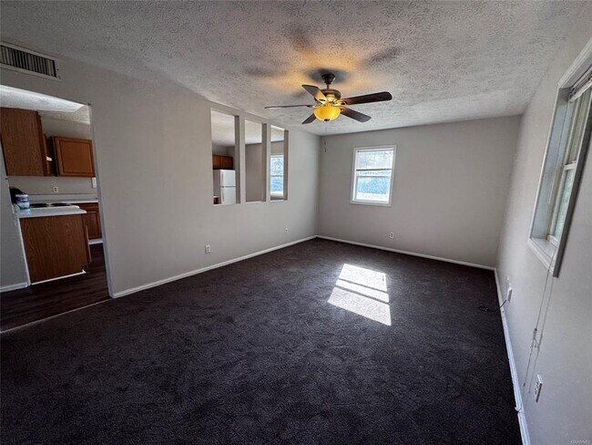 Building Photo - 1560 W County Rd