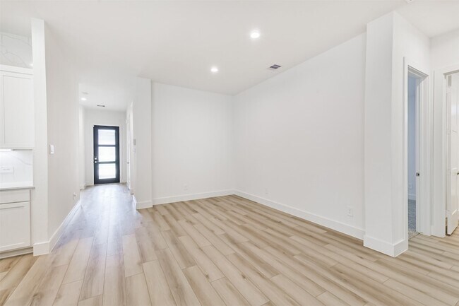 Building Photo - 218 Springfield Terrace Dr