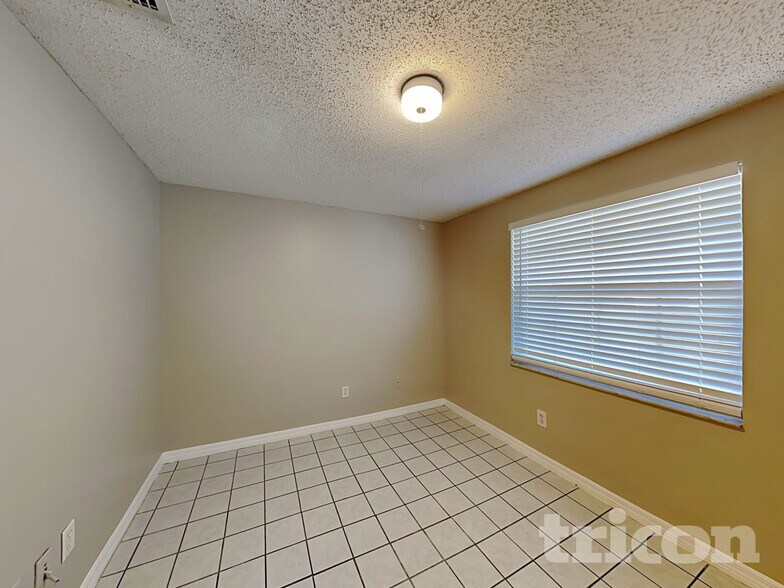 Building Photo - 2814 Cedaridge Dr