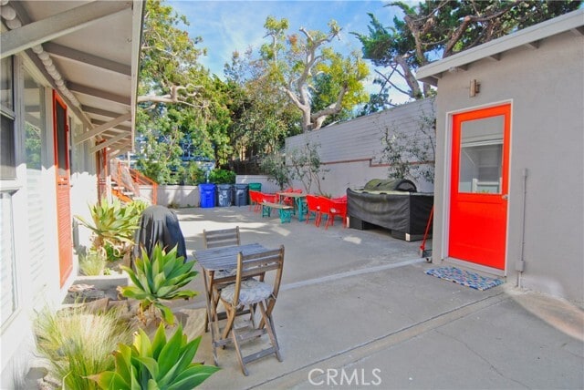 Building Photo - 1446 Manhattan Beach Blvd
