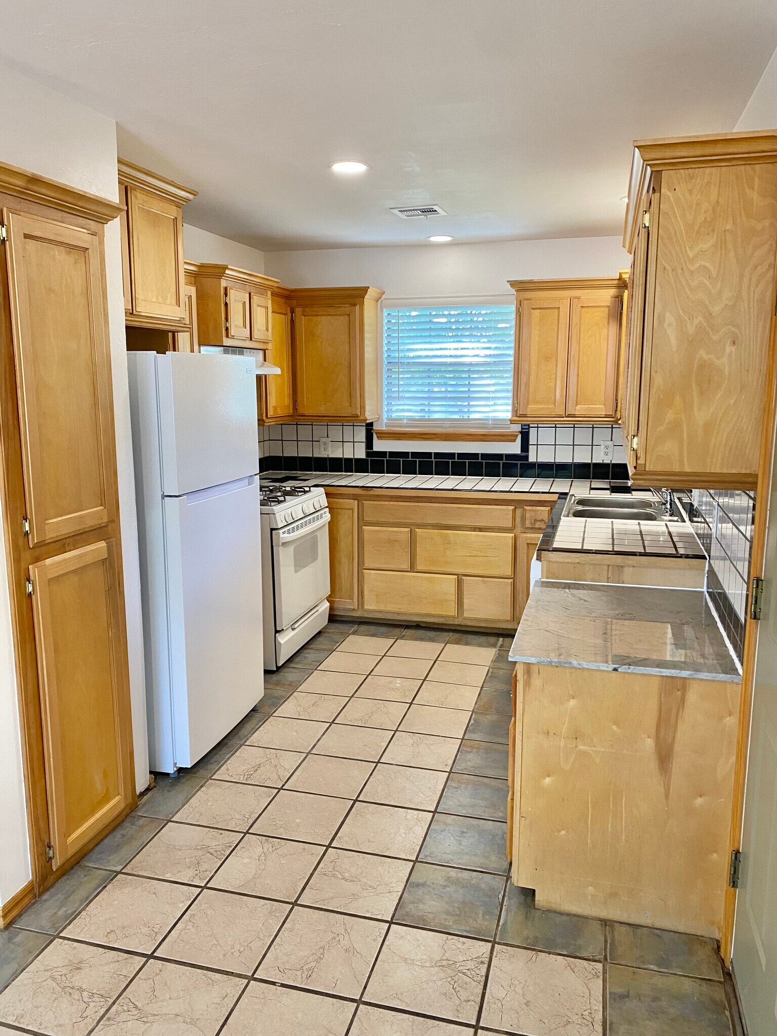 Kitchen - 113 S Van Buren Ave