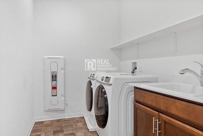 Building Photo - 3657 Bearberry Ave