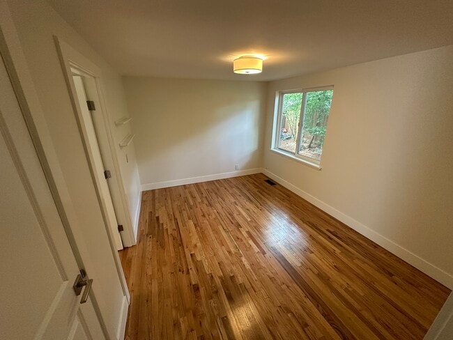 Building Photo - 11544 22nd Ave NE