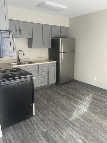 Building Photo - 310 Admiral Ave