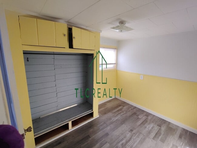 Building Photo - Quaint Home on S. Second St