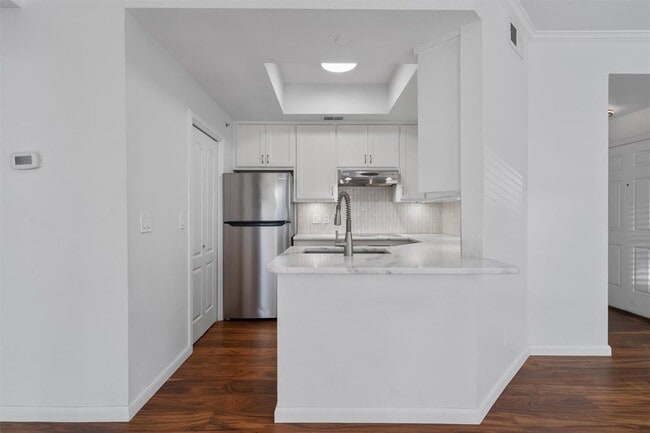 Building Photo - 6000 Shepherd Mountain Cove