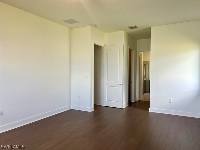 Building Photo - 5114 Panella Ave