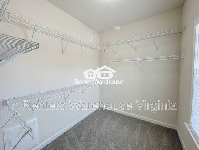 Building Photo - 1128 Winsford Ln