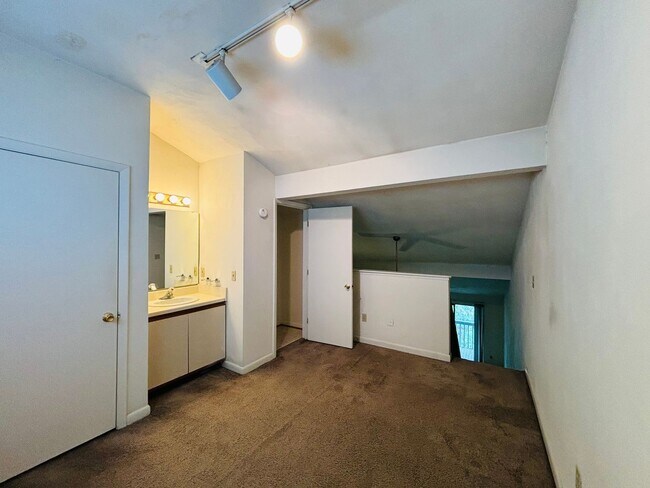 Building Photo - 507 Sunridge Dr
