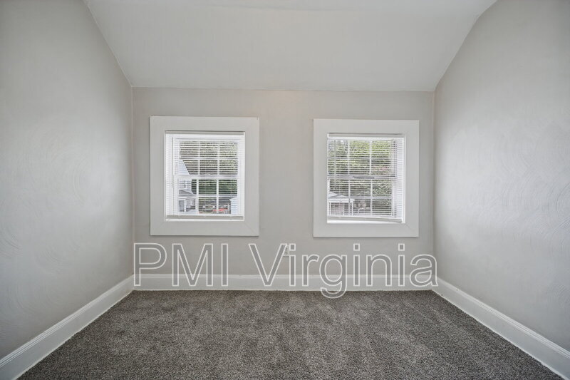 Building Photo - 16 Connor Pl