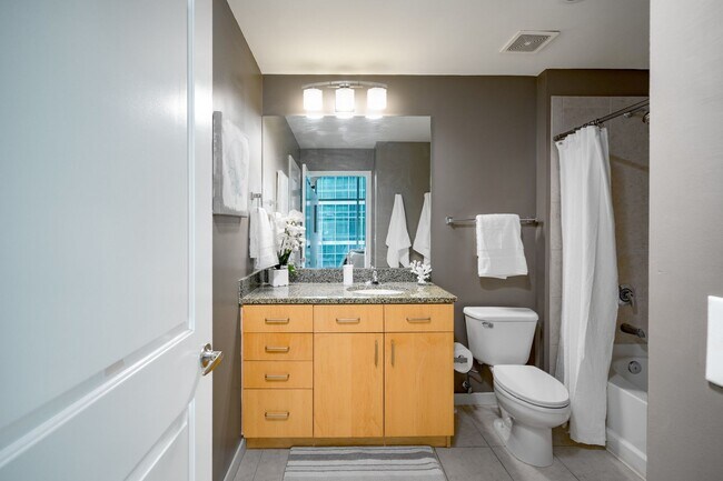 Building Photo - Glass House 1 Bed 1 Bath High Rise Condo w/ Mountain & City Views!!