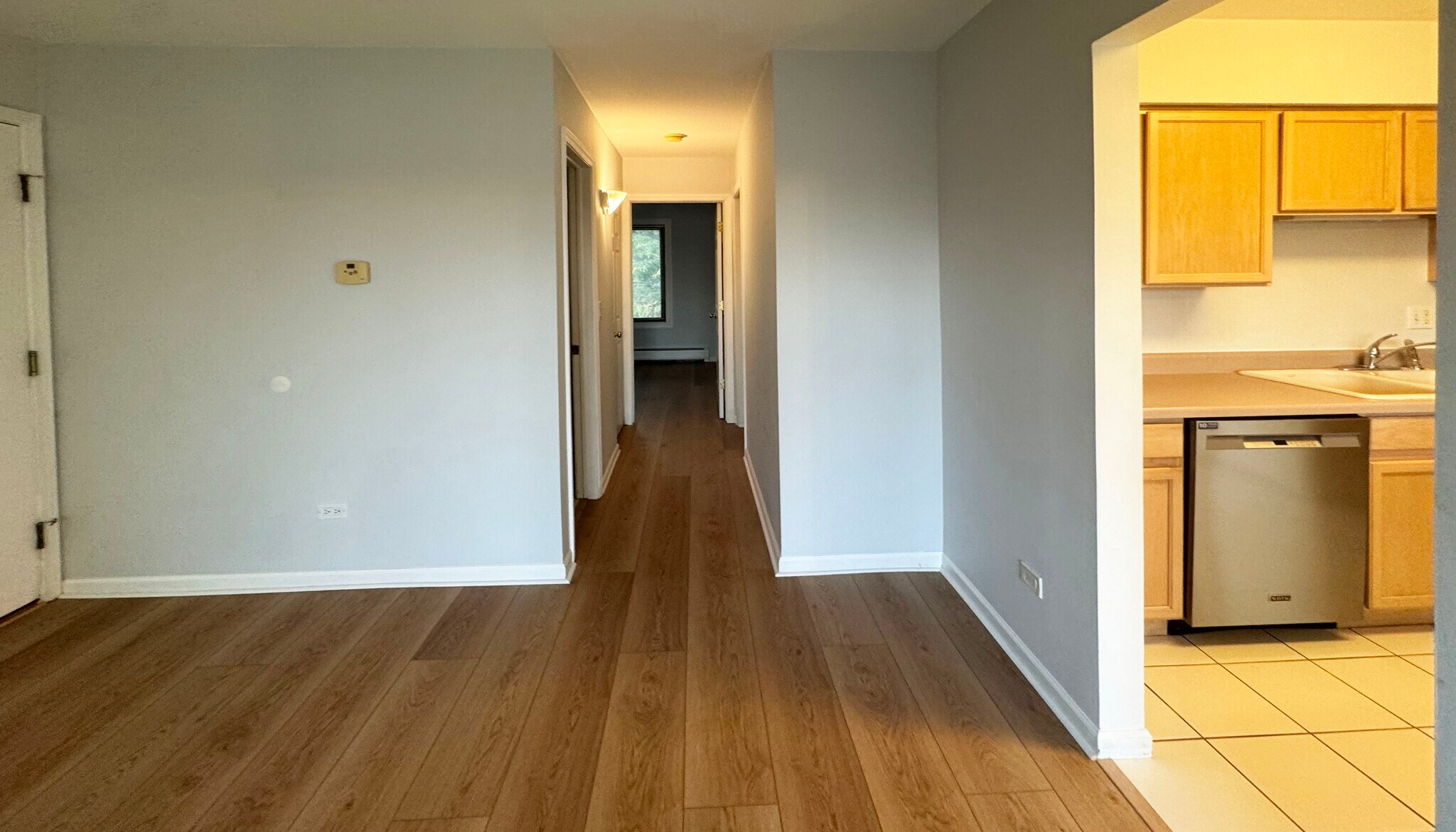 Building Photo - 995 S Ct of Shorewood
