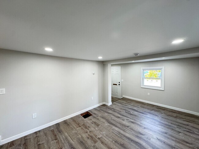 Building Photo - BRAND NEW RENOVATION! Modern 3BR Single Fa...