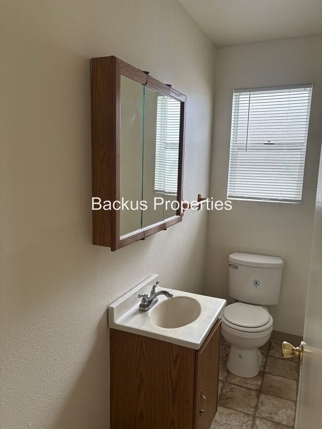 Building Photo - Darling two bedroom home in Monterey