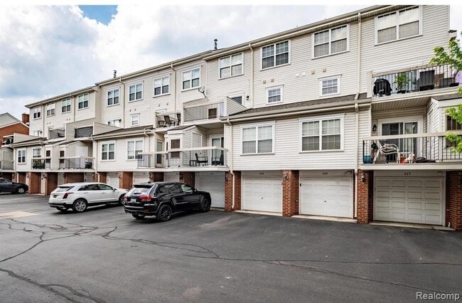 Building Photo - 129 W Kenilworth Ave