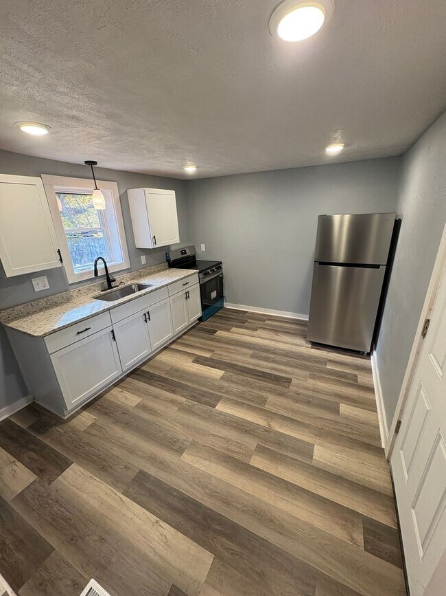 Building Photo - 3 BEDROOM | 2 BATH | SINGLE FAMILY HOME