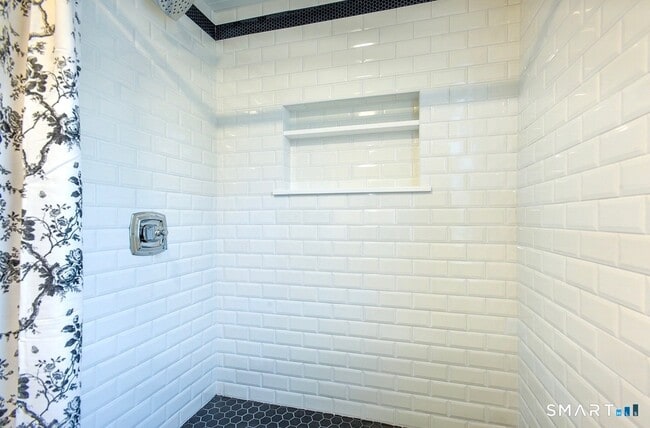 Building Photo - 33 Main St