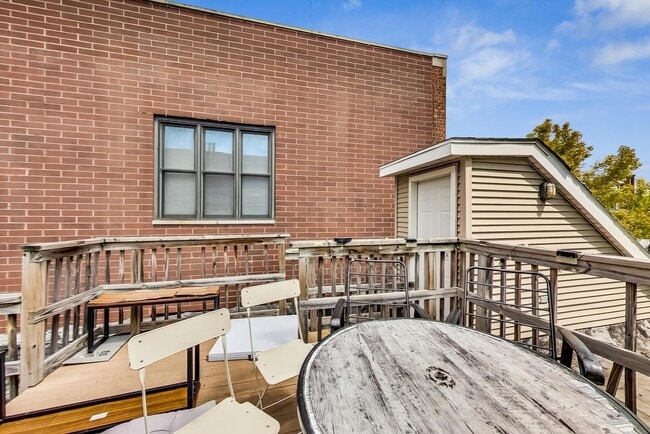 Building Photo - 2330 N Greenview Ave