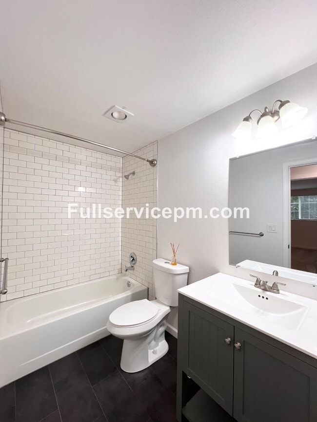 Building Photo - Stylish and Updated Newport Crest Condo
