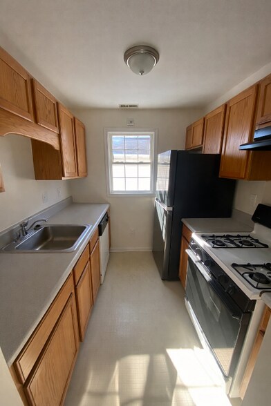 Building Photo - 381-383 S 6th St