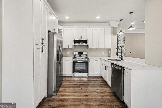 Building Photo - Fully Renovated Spacious 4BR Home nestled in beautiful community!