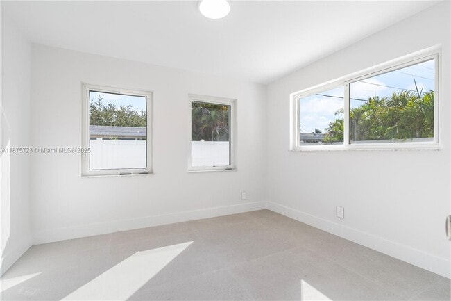 Building Photo - 5900 NE 21st Ave