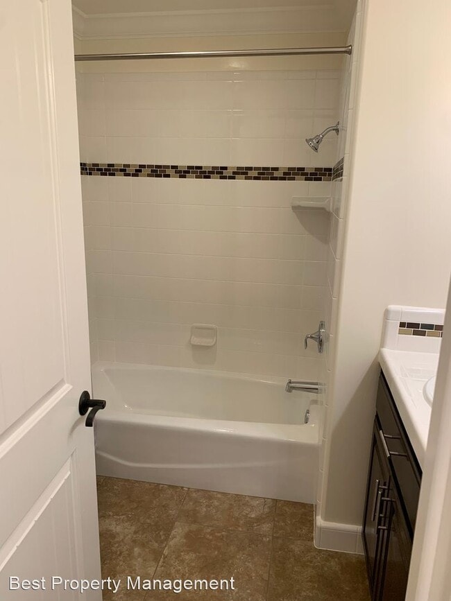 Building Photo - 4 br, 2 bath House - 223 Laguna Dr