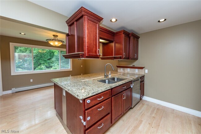 Building Photo - 9423 Highland Dr