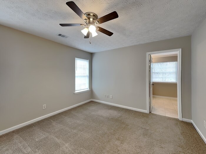 Building Photo - 488 Old Tree Dr