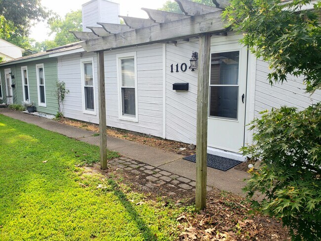 Building Photo - 1104 Parks Ave
