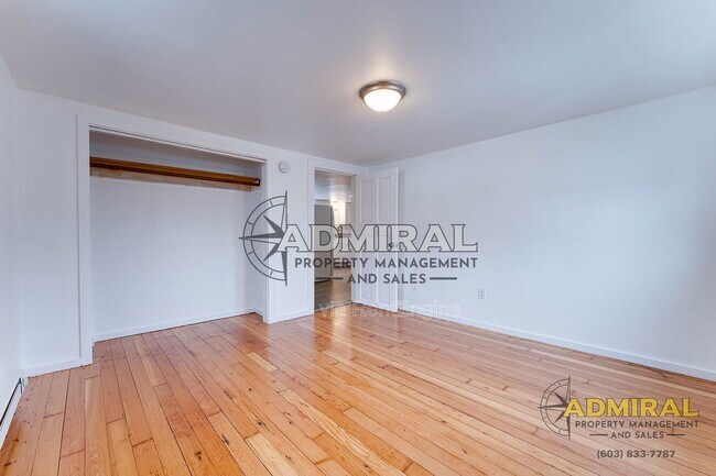 Building Photo - 6 Dora Dr