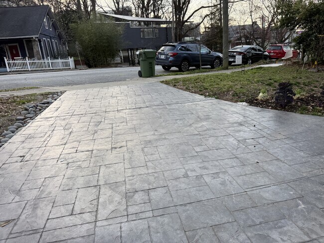 Building Photo - 1073 Hemphill Ave NW