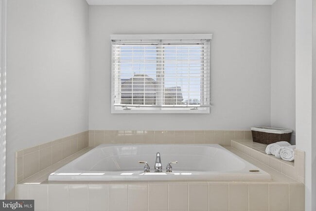 Building Photo - 43789 Water Bay Terrace