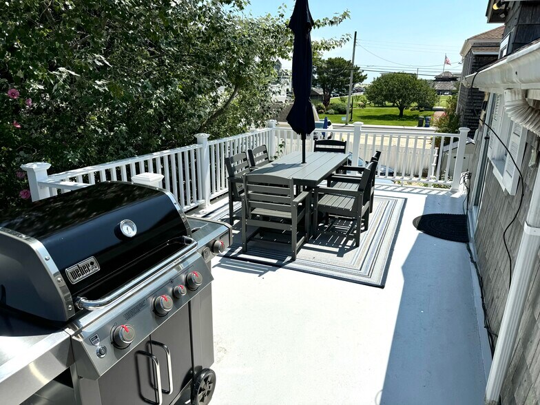 New Weber grill and outdoor dining table - 209 Amber St