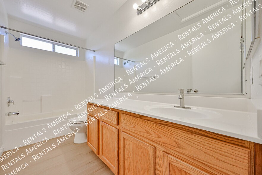 Building Photo - 11627 W Cheryl Dr