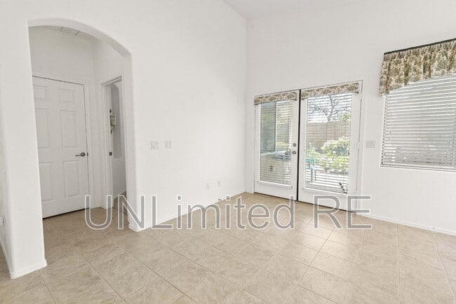 Building Photo - 7889 N Music Mountain Ln