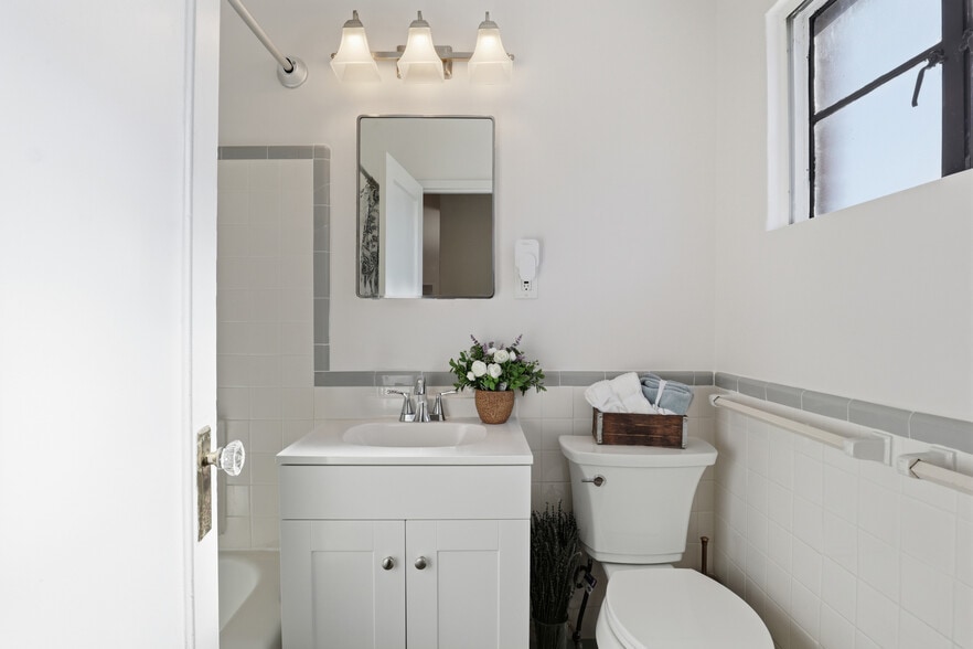 updated bath - 3115 Martha Custis Dr