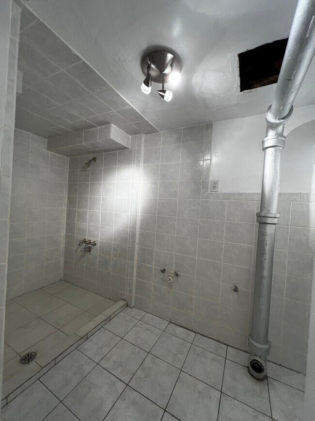 Building Photo - 5306 N Washtenaw Ave